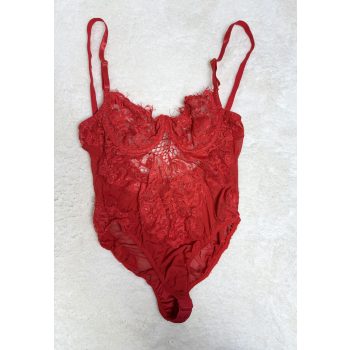 Csipke body