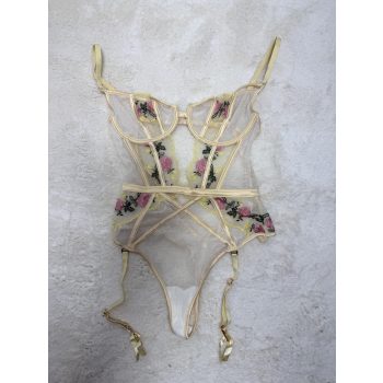 Csipke body